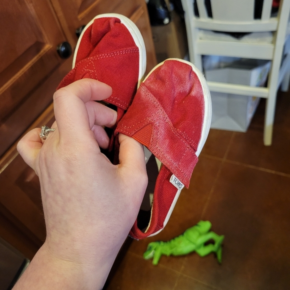 TOMS Kids Red Canvas Sneakers - Picture 2 of 6